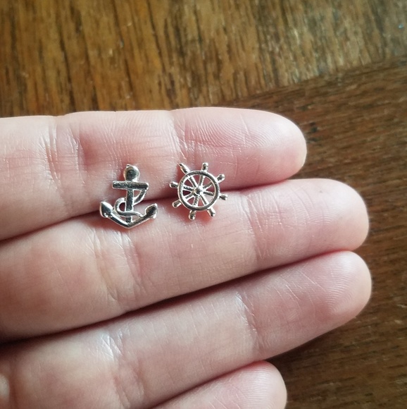 NWOT Silver Anchor & Captain's Wheel Studs - Picture 6 of 7